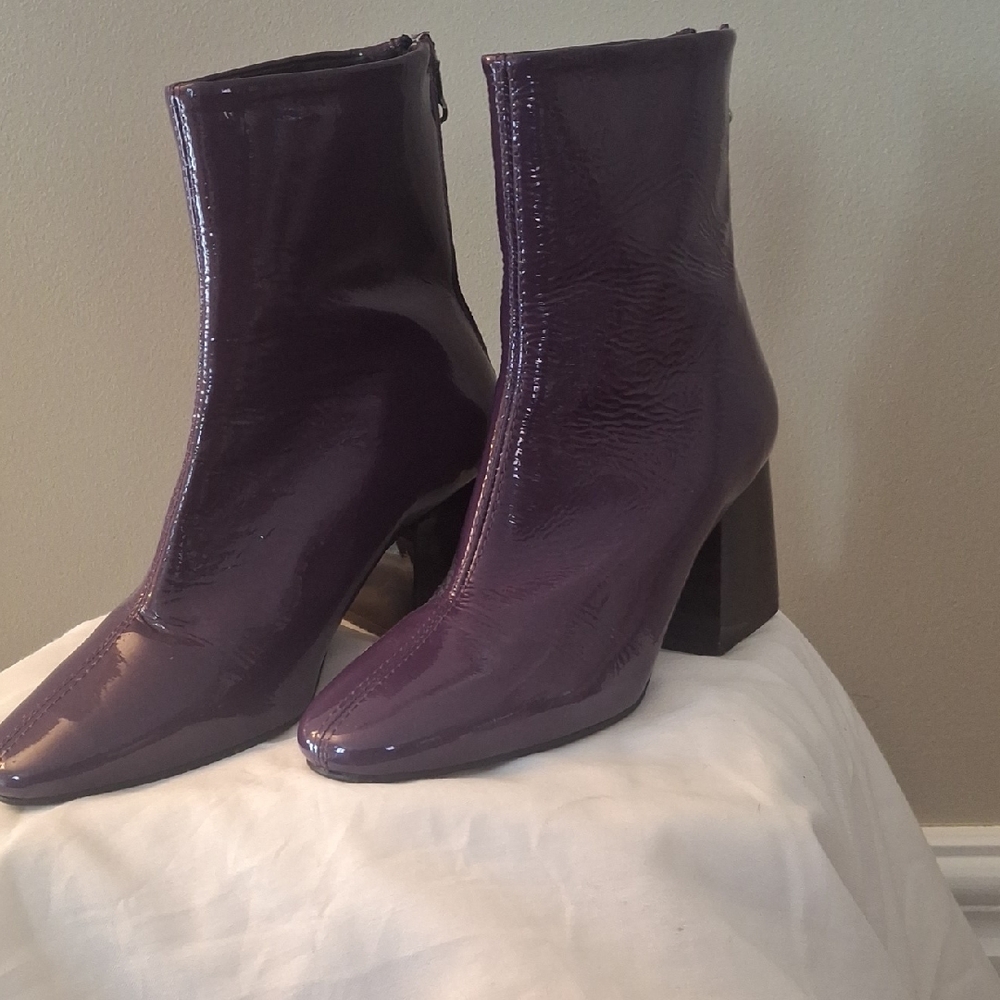 L'INTERVALLE Glossy Purple Heeled Boots